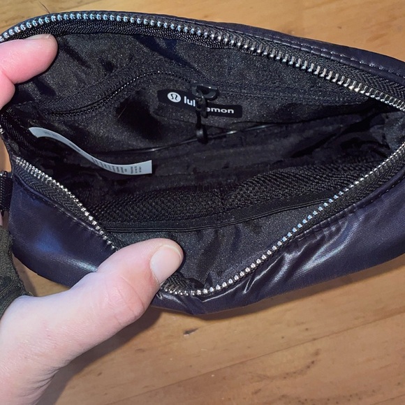 NWT- Everywhere Crossbody- 2L- Black Wanderpuff- W/Crossbody Strap - Picture 6 of 13